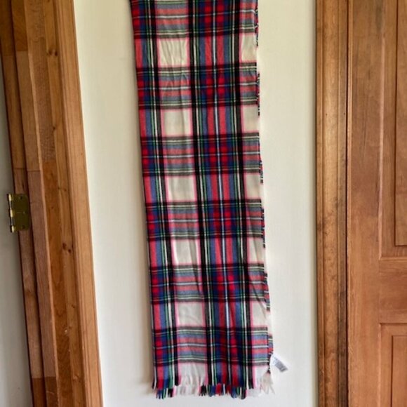 GAP Oversized Cozy Frayed Soft Red Green Plaid Scarf @ 83" x 25" - Picture 9 of 13